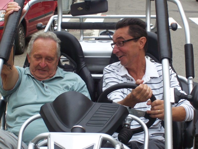  Image name: Persone065.jpg 
 width: 800 pixel 
 height: 601 pixel 
 Size: 355000 bytes 
 Click to enlarge 